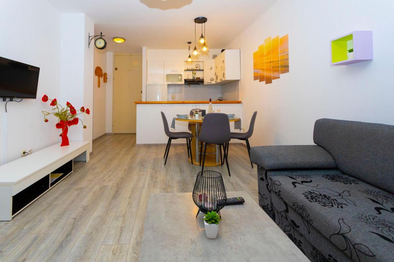 Angie Apartment